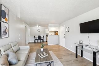 The Landry 280 Spacious and Cozy 2 Bedroom 1bth - 5