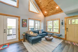 Game Room and Screened Porch Kentucky Lake Retreat! - 7