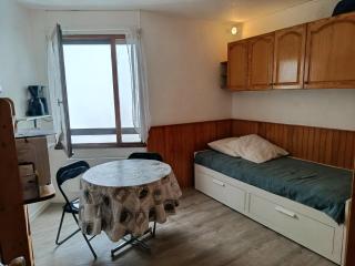 Charmant studio accès direct aux pistes et GR10, vue sur la vallée - 7