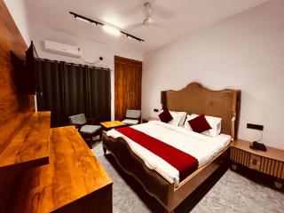 satlok Lodge - - 3
