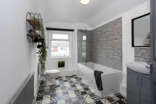 Modern & Stylish 2 Bedroom House in St Helens - Saint Helens - 3