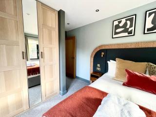 Barton Suites Luxury Home 2 of 2 Sleeps 6 - Bristol - 3