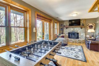 Luxe Ellijay Cabin! Grand Views, Games & Hot Tub - 9