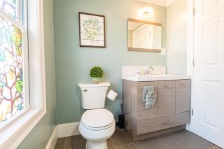 Renovated 4BR3BA Escape - Near Public Transportation - 1