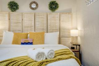 Peakstone Nest Cozy Fire Pit & Workstation Ready - 7