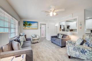 Large Pet Friendly Home just steps from White Sandy Beach - Holmes Beach - 9