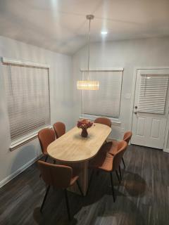 Elegant Home with Jacuzzi hot tub and pool table - Houston - 2