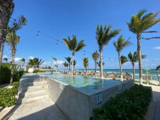 Spacious King 1BR Private Jacuzzi Paradise Resort - Akumal - 0