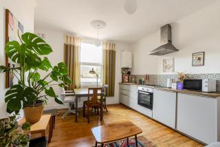 Sunny 1BR in Greenwich, Near Park & Market - London - 6