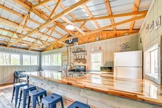 Secluded on 10 Acres Livingston Getaway with Sauna! - - 6