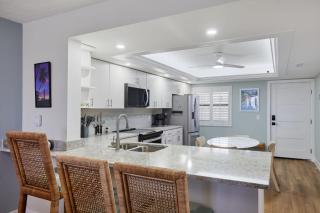 Upgraded Walk Out Residence at Pointe Santo- Resort Grade Amenities, Gulf Views, and Much More! - Sanibel - 5
