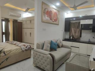 Iconic Royal Studio Apartment Near Expo Mart in CHI 5 - Greater Noida - 9