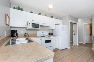 Paradise Canyon Golf Resort - Luxury Condo M401 - Lethbridge - 3