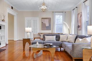 Historic Luxury House with 12 Queen Beds - San Antonio - 8
