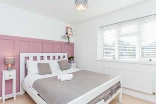 Modern 3 Bedroom Home in Swindon with Parking - Swindon - 7