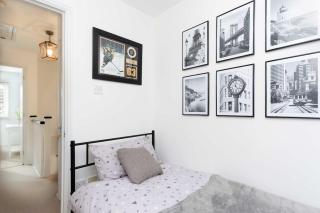 Modern 3 Bedroom Home in Swindon with Parking - 6