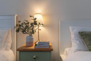 A1 Airport Haven - Quick Access, Comfy & Free Parking - 4