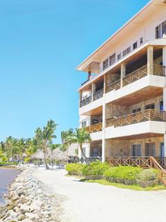 Oceans 23 - Ambergris Cay - 2