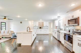 Yard with Patio Family-Friendly Home in Lamar! - Lamar - 5