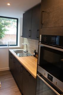 Modern and Spacious Serviced Apartments 1BD & 2BD for 4 and 6 people - Exmouth - 9