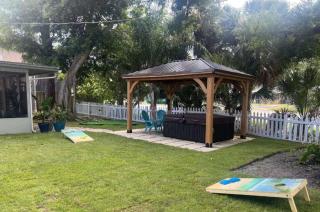 Annie's Urban Escape - 5min to Downtown - HotTub - Sarasota - 9