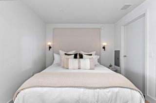 NEW Downtown Luxe King Suite with Sauna & Pool Access - San Diego - 4