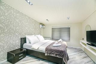 Sahil Skyline Suite Apartment by Baku Housing - 5