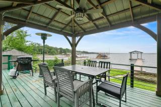 Charming 4BR Lakefront Getaway - Tool - 8