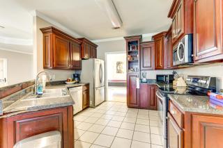 Home with Large Yard and Pond On-Site 15 Mi to Biloxi - Gautier - 4