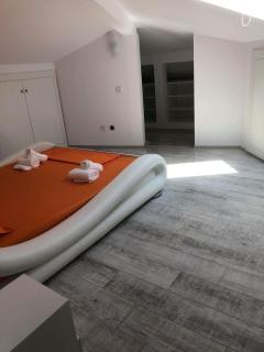 Cosy home away from Home! 2 double bedrooms!! - Floreşti - 6