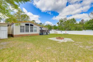 Walk to Hadnot Creek Coastal Escape with Yard - Swansboro - 9