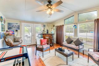 Walk to Hadnot Creek Coastal Escape with Yard - Swansboro - 8
