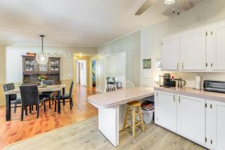 Walk to Hadnot Creek Coastal Escape with Yard - Swansboro - 5