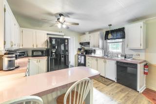 Walk to Hadnot Creek Coastal Escape with Yard - Swansboro - 6