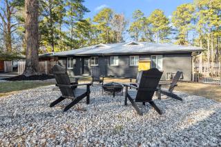 East Atlanta Retreat with 2 Homes Sleeps 16 and Pet Friendly - Decatur - 0