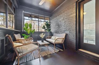 East Atlanta Retreat with 2 Homes Sleeps 16 and Pet Friendly - Decatur - 4