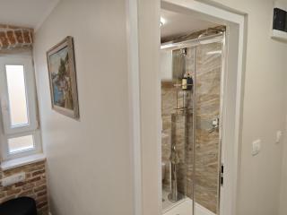 StaySplitBay Old Town Authentic Luxury Studio - 6