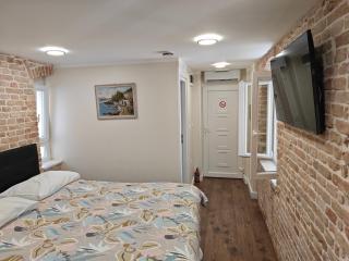 StaySplitBay Old Town Authentic Luxury Studio - 7