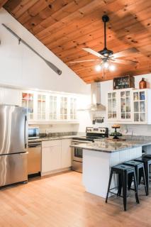Open All Year! Sleeps 12-Cottage+Guest House - 6