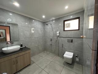 Purna Boutique Resort - Luxury Villa with Private Pool - Bhīm Tāl - 1