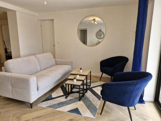 Le Zénith - 3 chambres, 3 salles de bain - 8 pers max - Local à vélos - Réservation à la chambre possible - Lagnieu - 8