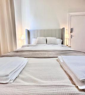 King Bed - Free Private Parking - Self Check-In - Near Ilford Station - 2