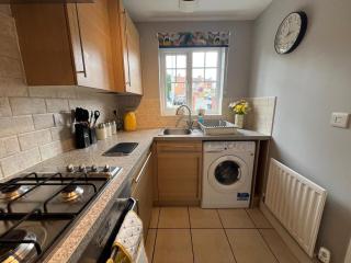 Welcoming House - Walking distance to Town Centre - Sleeps 5 - Free Parking, Self-Check-In, Fast WiFi and Smart TV by Yoko Property - Rugby - 6