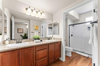 New Cozy 1BR Apt with Gym Sauna & Heated Pool Access - Reno - 2