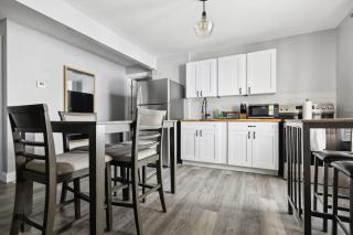 4BR Niagara Falls Home Free Parking & WiFi - 7