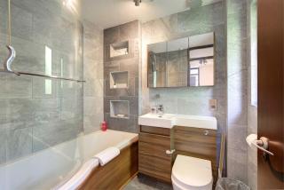 Modern and Spacious 3 Bedroom Home in Peterborough - Peterborough - 4