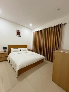 Cozy 2-Bedroom in Prime Location - 2
