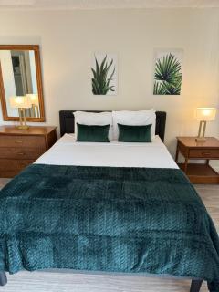 Heart of Waikiki w/ Kitchen - Free Parking - City View - Unit 1714 - Honolulu - 2