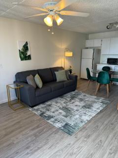 Heart of Waikiki w/ Kitchen - Free Parking - City View - Unit 1714 - Honolulu - 8
