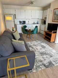 Heart of Waikiki w/ Kitchen - Free Parking - City View - Unit 1714 - Honolulu - 6